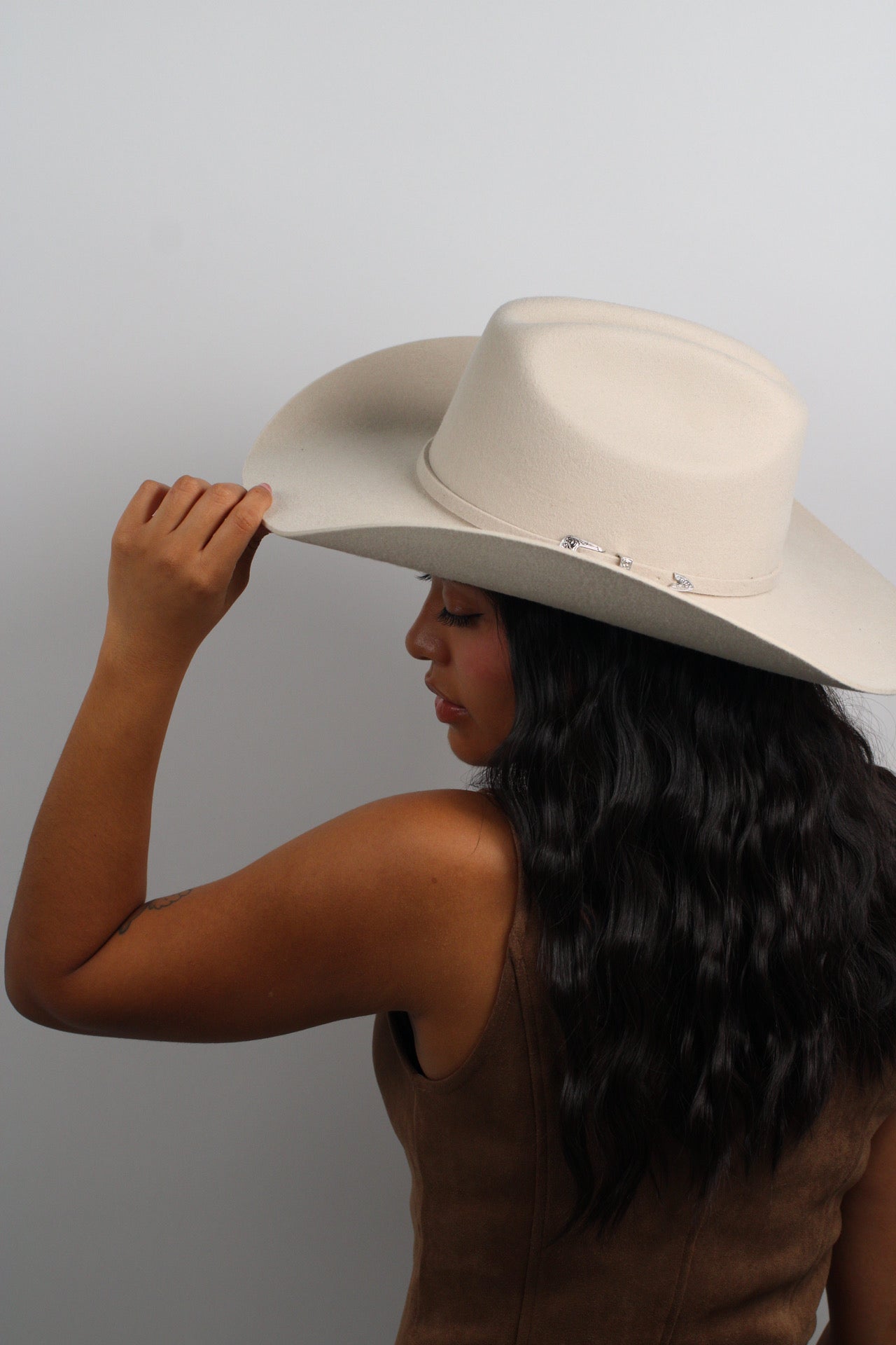 The Mustang - Cream