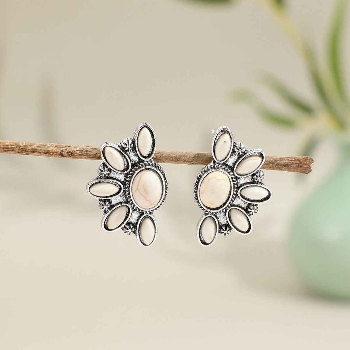 Women's Geometric Flower Embedded Turquoise Fashion Bohemian Earrings