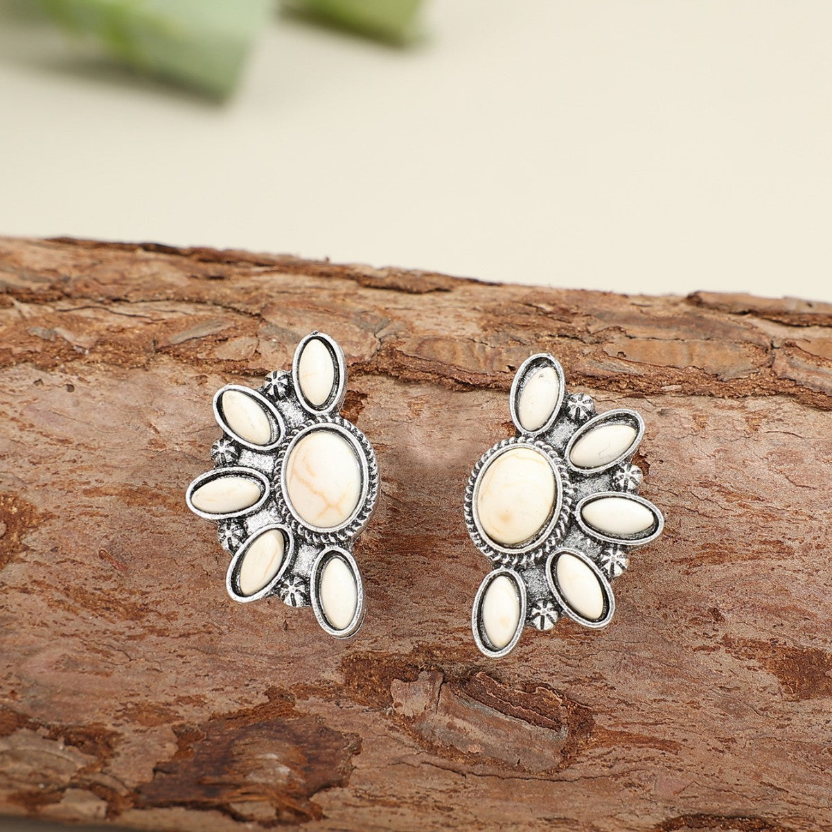 Women's Geometric Flower Embedded Turquoise Fashion Bohemian Earrings