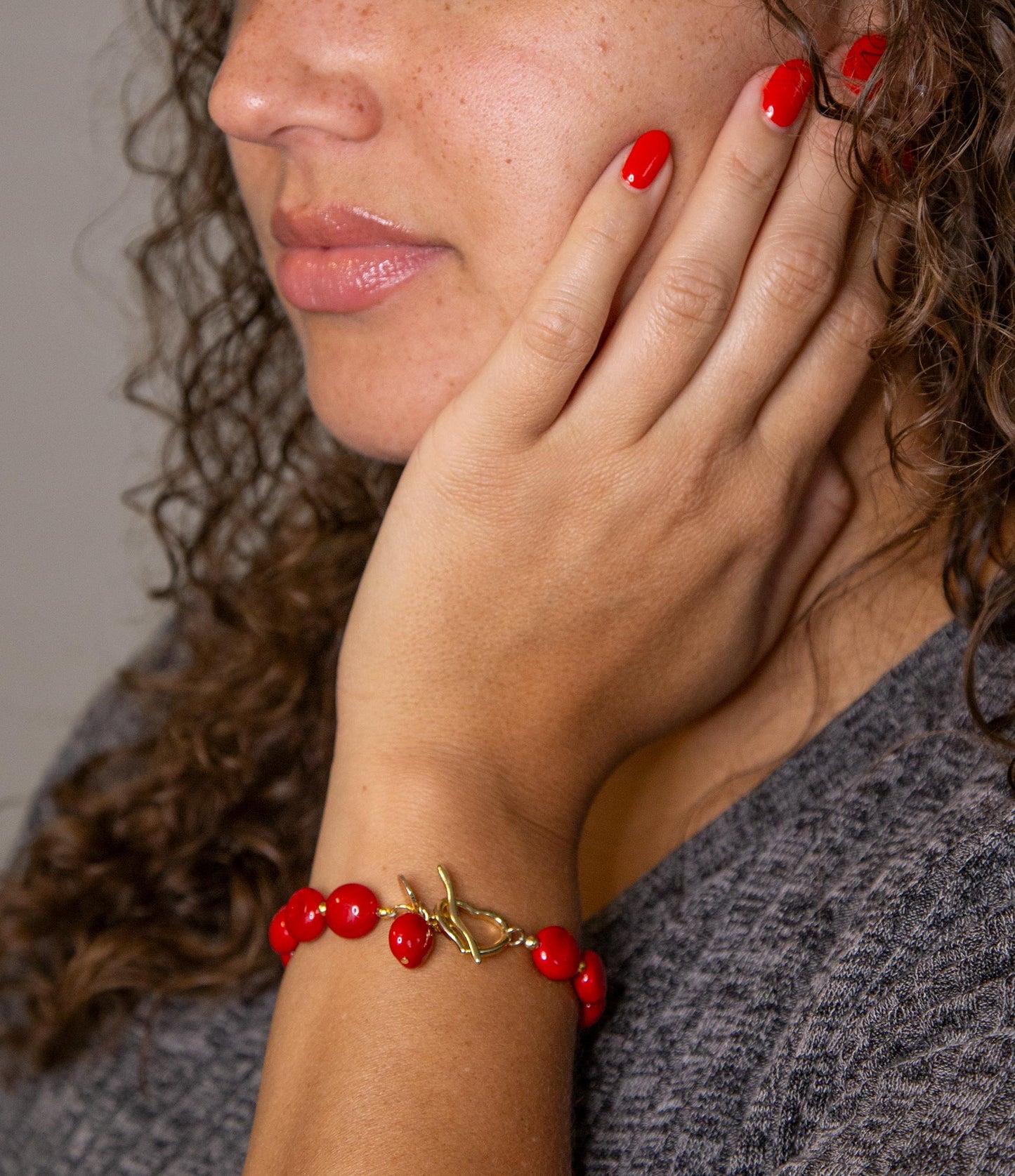 Scardale Red Shell Pearl Golden Toggle Bracelet